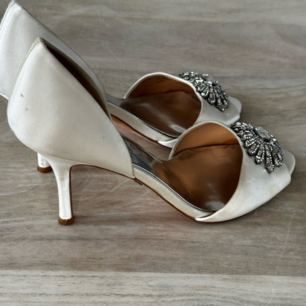 Badgley Mischka Ivory Satin Heels with Jewel Accents 7.5 - Picture 6 of 7